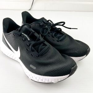 Nike Sneaker Women's 8.5 Black Revolution 5 White Swoosh Running Shoe